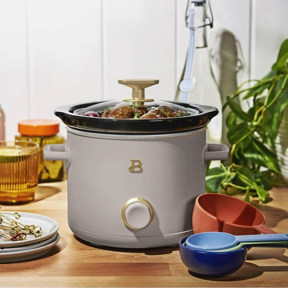 Beautiful 2 Qt Quart Slow Cooker Crock Pot Cream Drew Barrymore New in box - Picture 1 of 6